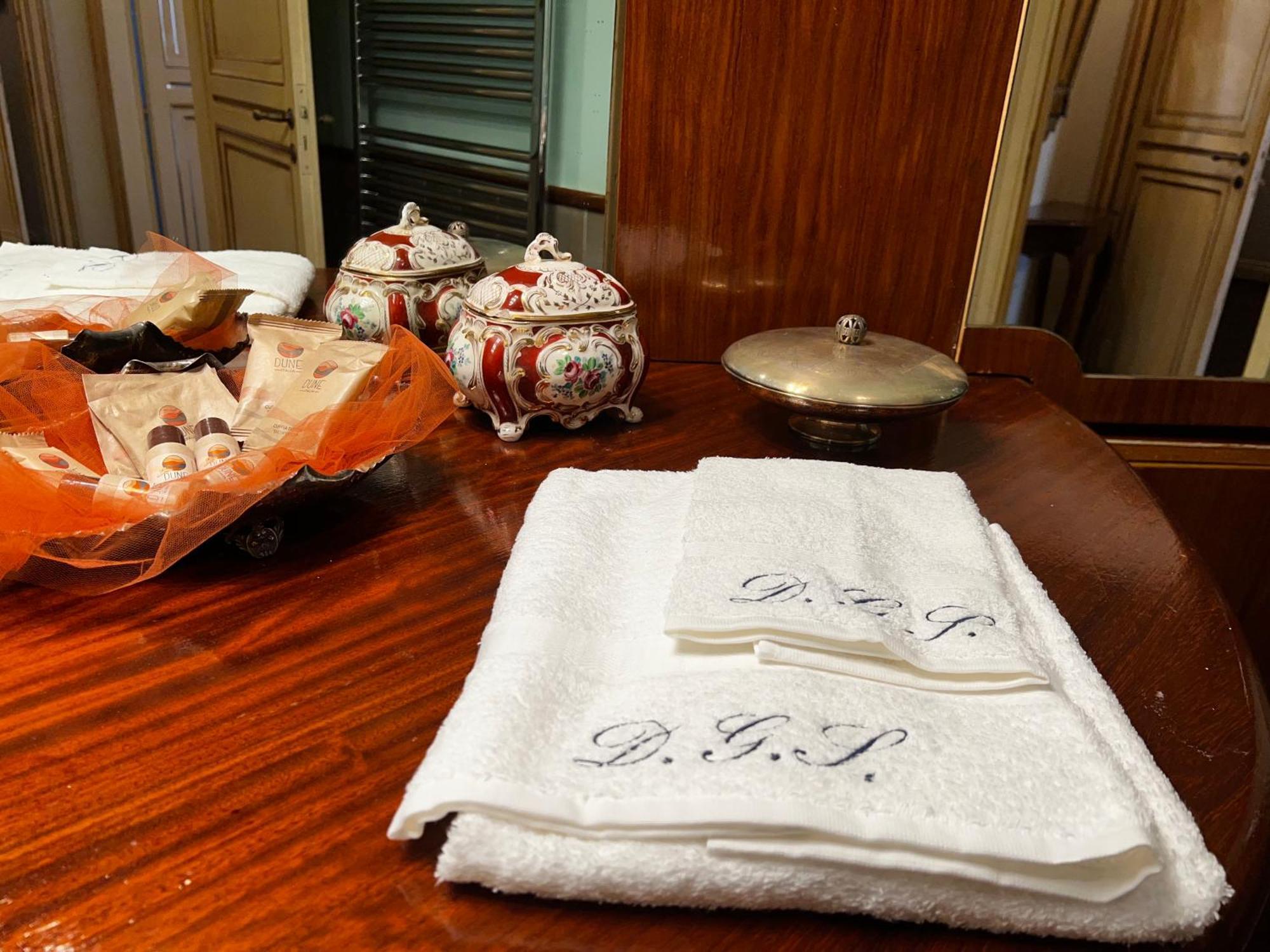 Donna Guia Suite Palermo Exterior foto